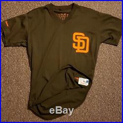1989 San Diego Padres Tony Gwynn GAME USED ISSUED Rawlings Jersey. Size 44 set 1