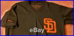 1989 San Diego Padres Tony Gwynn GAME USED ISSUED Rawlings Jersey. Size 44 set 1
