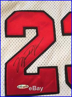 1995-95 Game Issued Michael Jordan Autographed Signed Bulls Jersey UDA COA NWT