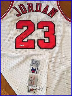 1995-95 Game Issued Michael Jordan Autographed Signed Bulls Jersey UDA COA NWT