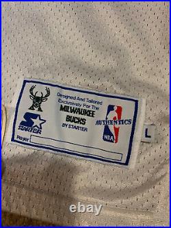 1997-98 Elliot Perry #5 Milwaukee Bucks Starter Game Issued Jersey Shorts White