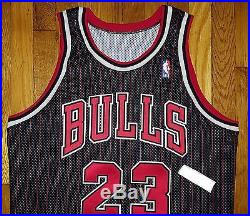 Chicago Bulls 1995-1996 95-96 Michael Jordan Game Issued Jersey 46 + 3 authentic