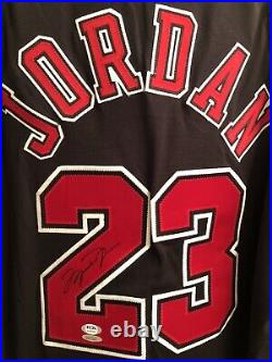Michael Jordan Upper Deck / Psa Dna Game Issued Autographed Alternate Jersey