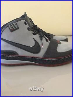 Rare Lebron James 2009 PE Game Issued Shoes. Game Worn. Jersey