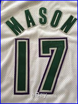 SIGNED Anthony Mason 2001-02 Milwaukee Bucks Game Used / Issued Pro Cut Jersey